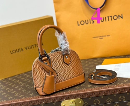 حقيبة LV الما BB