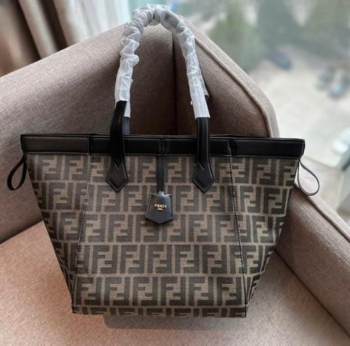 حقيبة fendi