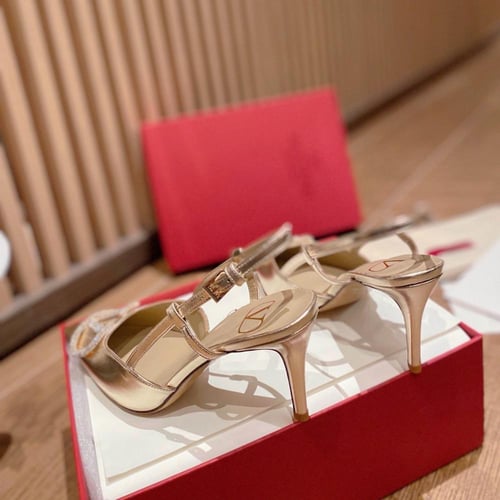 كعب فالنتينو ذهبي