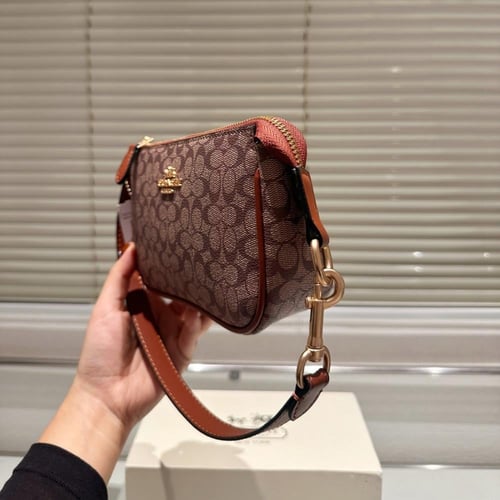 حقيبة كوتش بيج بقلوب