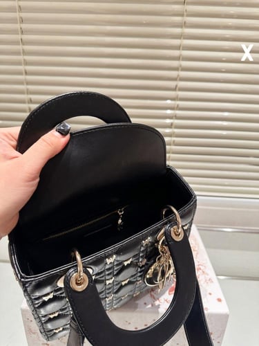 حقيبة Lady Dior / عدة الوان