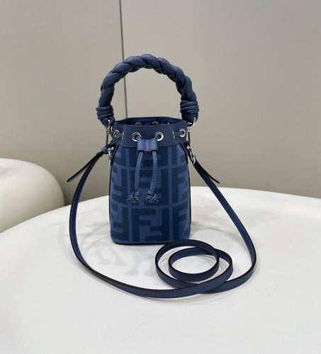 حقيبة Fendi