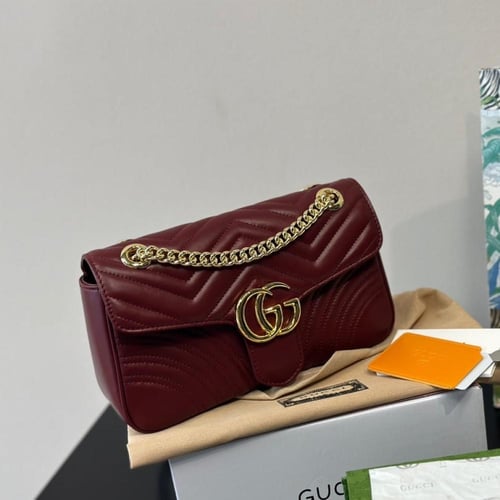 حقيبة غوتشي باحجام مختلفة