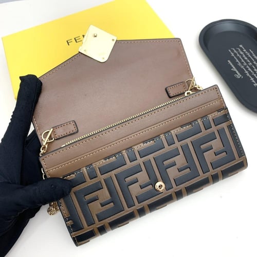 حقيبة فندي بعدة الوان