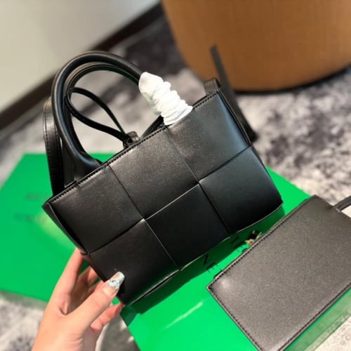 حقيبة بوتيغا BV | بعدة الوان