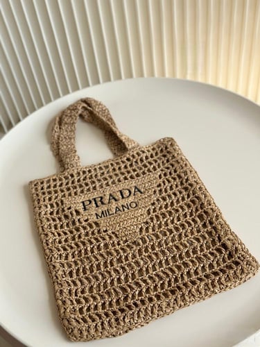 حقيبة خوص من برادا