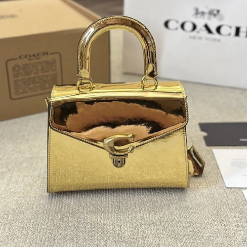 حقيبة كوتش بعده الوان