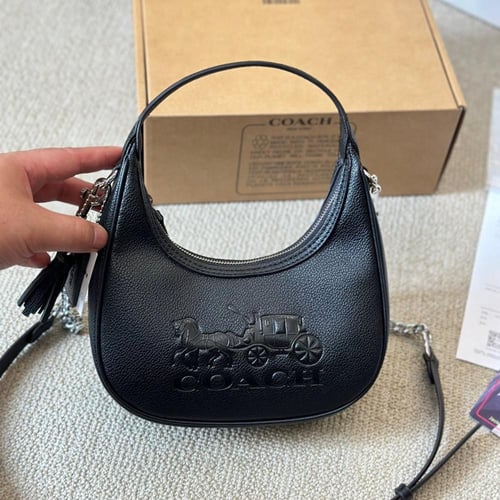 حقيبة كوتش باللون الاسود