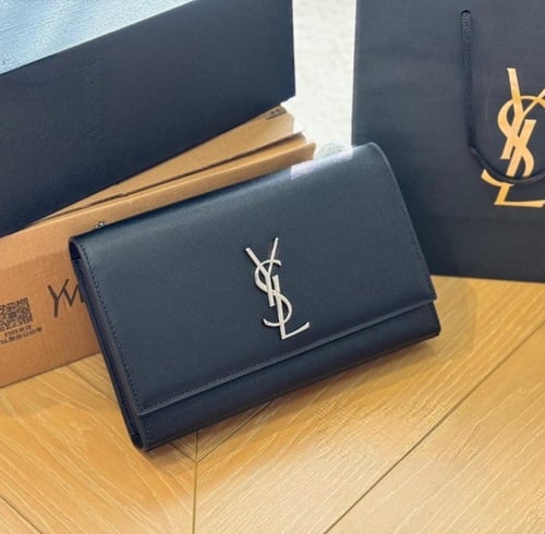 حقيبة YSL بعدة الوان