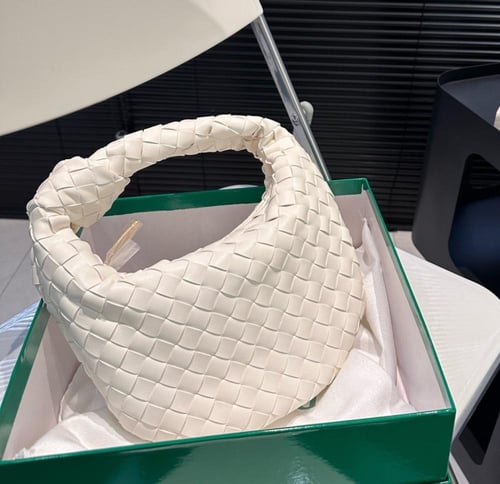 حقيبة بوتيغا عدة الوان