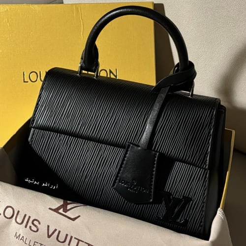 شنطه LV بعده الوان