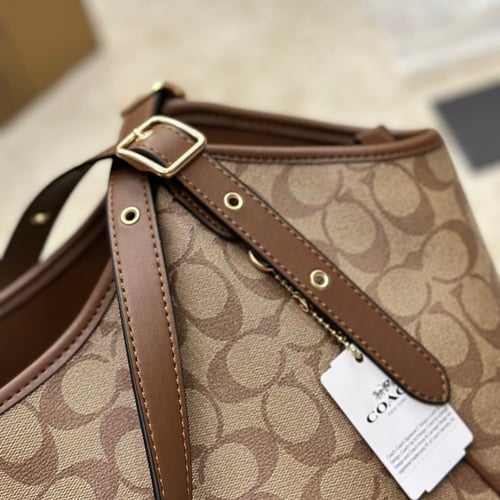 شنطة كوتش كبيرة