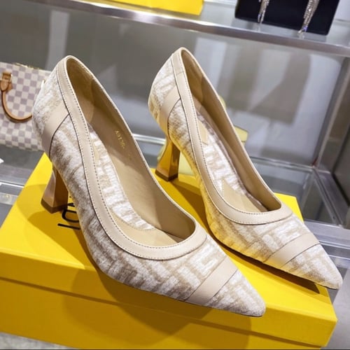 كعب فندي بعدة الوان