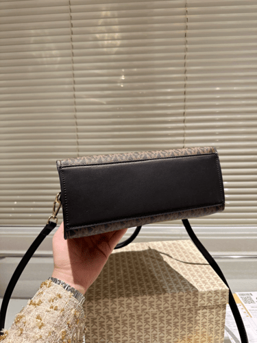 شنطه مايكل كورس