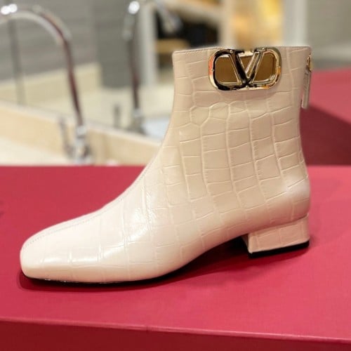 بوت ڤالنتينو اسود/ ابيض