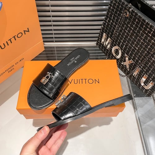 سليبر LV بعدة الوان