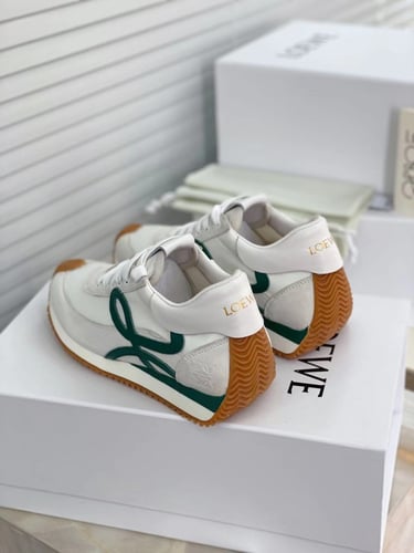 حذاء لويفي الرياضي| أبيض بشعار أخضر