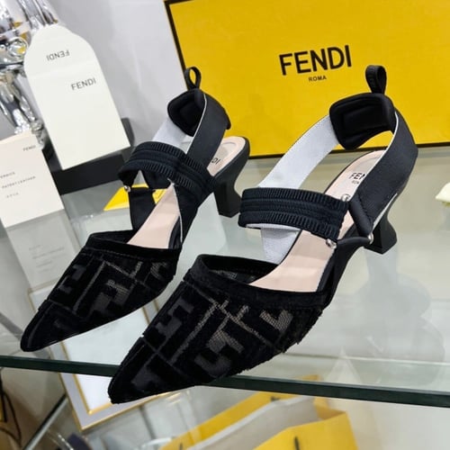 كعب فندي اسود