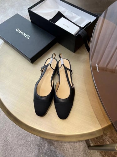 كعب شانيل اسود بارتفاعين