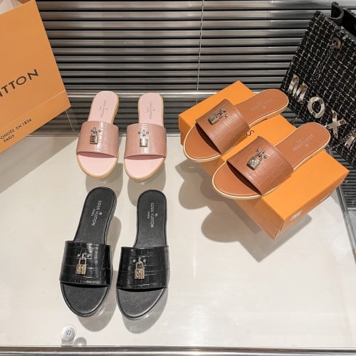 سليبر LV بعدة الوان