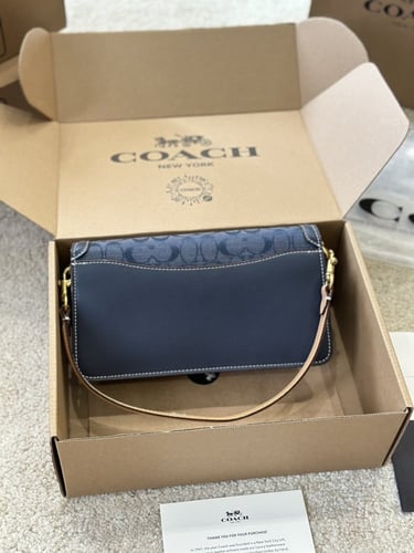 شنطه كوتش كحليه/ تابي 26