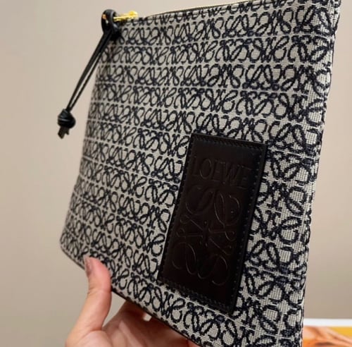 باوتش لويفي| بعدة الوان