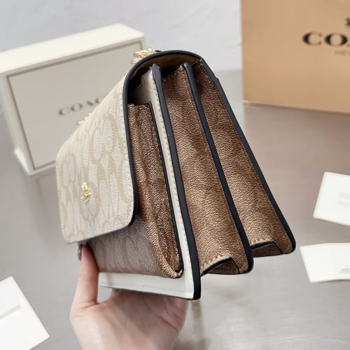 شنطه كوتش بعده الوان