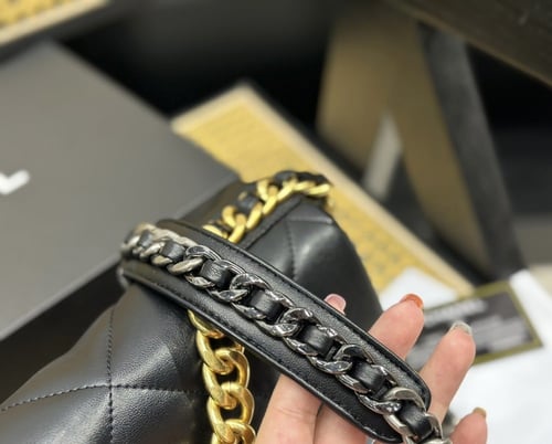 حقيبة شانيل/ ستراب فضي وذهبي