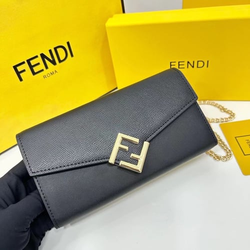 حقيية فندي fendi صغيرة