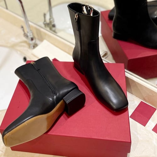 بوت ڤالنتينو 4بعدة الالوان