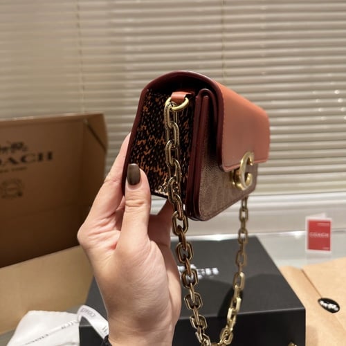 شنطه كوتش بعده الوان