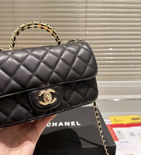 حقيبة شانيل بمقبض ذهبي| الوان متعدده