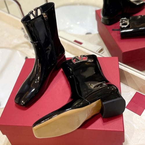 بوت ڤالنتينو 4بعدة الالوان