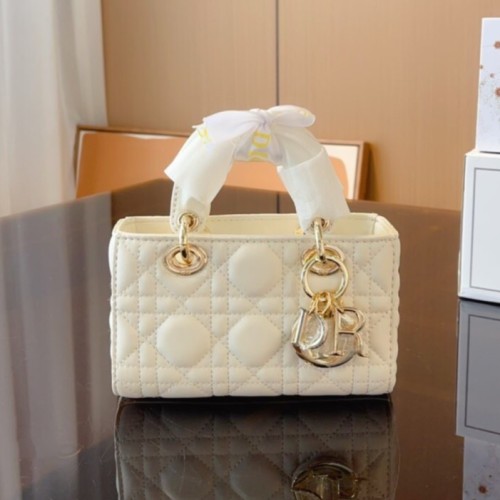 شنطة ديور جلد أسود / أبيض