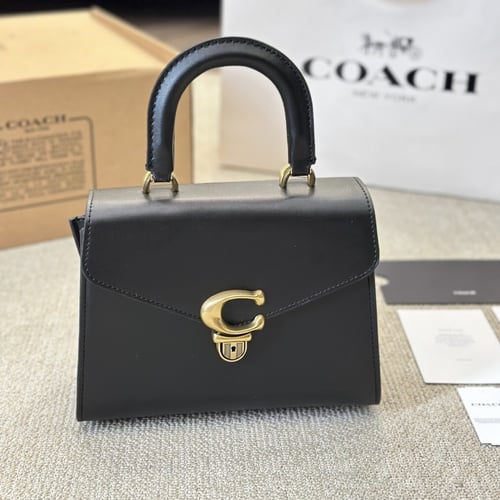 حقيبة كوتش بعده الوان