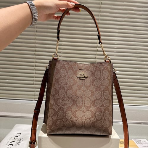 شنطة كوتش عدة الوان