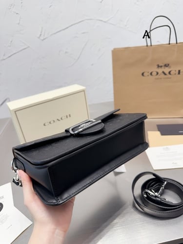 شنطه كوتش بعده الوان