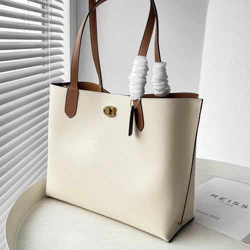 حقيبة كوتش كبيرة أبيض