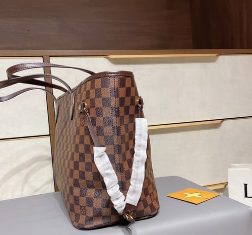 حقيبة LV كبيرة