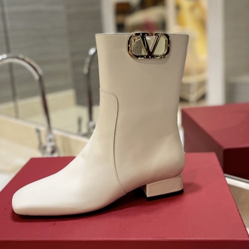 بوت ڤالنتينو 4بعدة الالوان