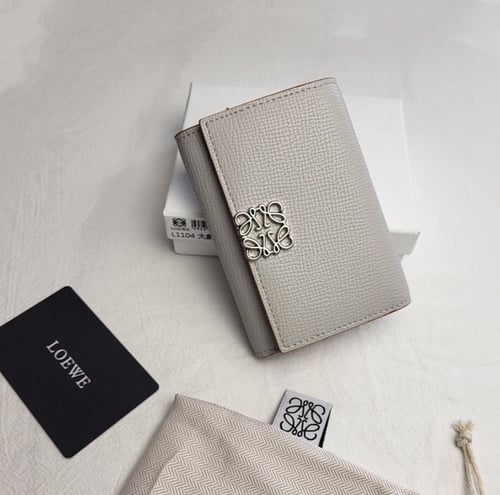 محفظة لويفي | 4 الوان