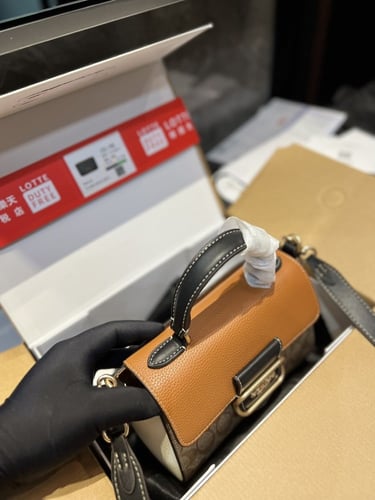 حقيبة كوتش بمقبض علوي صغيرة| عدة الوان