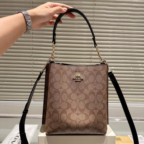 شنطة كوتش عدة الوان