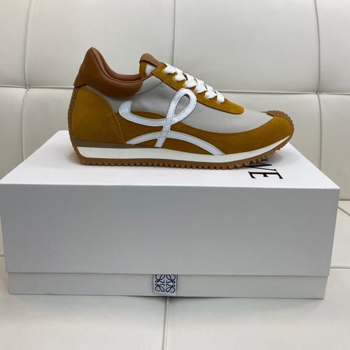 حذاء لويفي الرياضي| لون بني