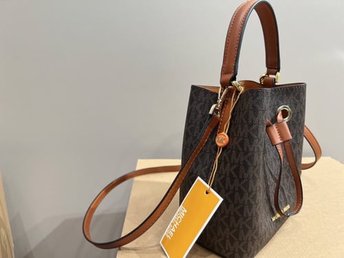 حقيبة مايكل كورس دلو | 4 الوان