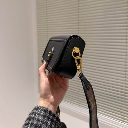 شنطه LV اسود صغير