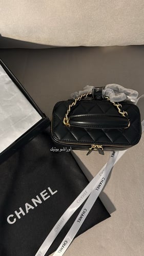 حقيبة شانيل بمقبض علوي/ صغيرة عدة الوان