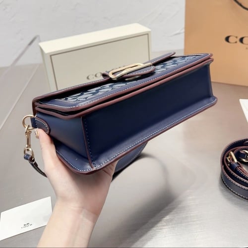 شنطة كوتش بـ3 الوان