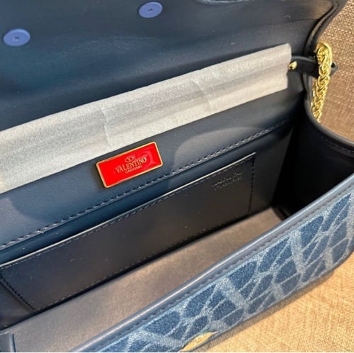 حقيبة فالنتينو