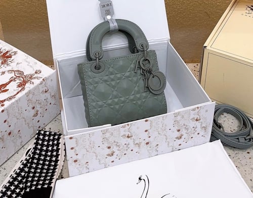 حقيبة ديور dior صغيرة| عدة الوان